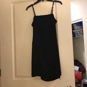 Lulu’s black dress